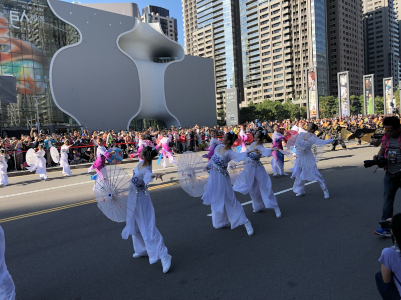 2017國際踩舞祭，新北市立清水高中演出《花漫遠山賦春景》。   圖：王鵬宇/攝