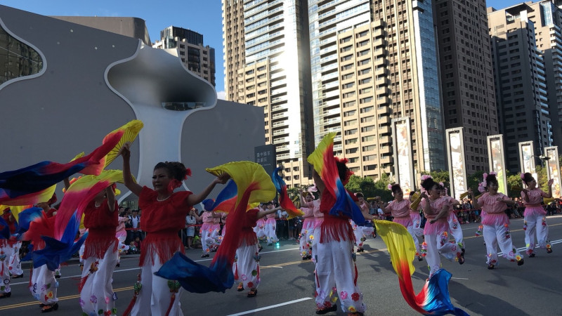 2017國際踩舞祭，平均年齡70歲的魏瑞蓉舞團《愛在每個角落》，以舞蹈和歌聲，見證他們的努力及自信。   圖：王鵬宇/攝