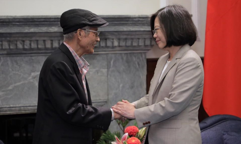 戴振耀9月27日在總統府接受總統蔡英文頒發三等景星勳章。   圖：總統府/提供