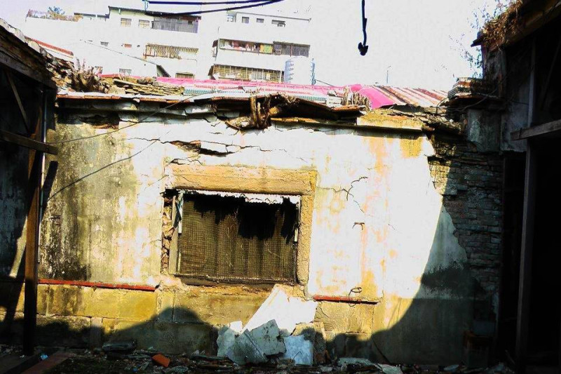 台北市政府所主導的修復再利用工程，在缺乏文化資產保存法的監督下，造成了古物損壞、失竊等。   圖：陳悅記家族／提供