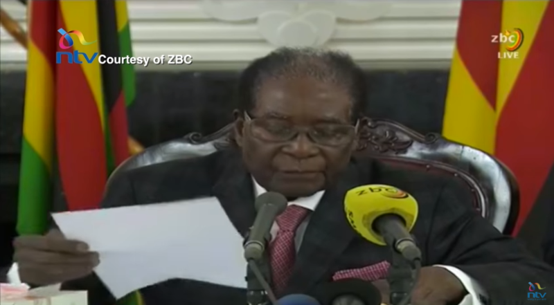 辛巴威總統穆加比19日發表電視演講，隻字未提辭職一事。   圖：翻攝YouTube／ZBC NEWS