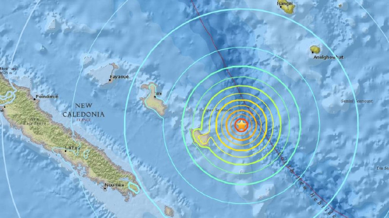 新喀里多尼亞附近海域20日上午9時43分發生芮氏規模7.0地震，太平洋海嘯預警中心表示，地震在震央300公里範圍內可能會引發海嘯。   圖：翻攝美國地質調查所