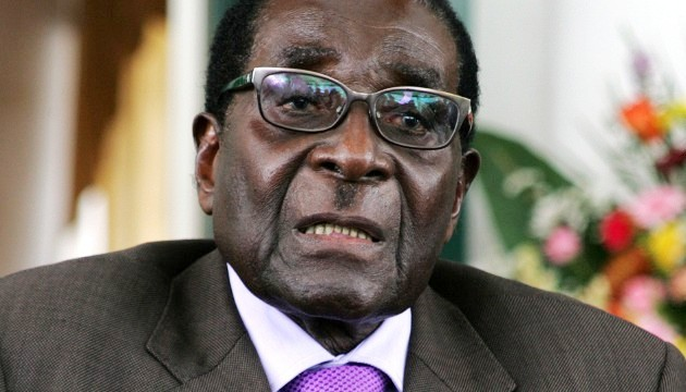 執政已37年的辛巴威總統穆加比不肯辭職，辛巴威執政黨將啟動彈劾程序，逼他下台。   圖：翻攝穆加比臉書