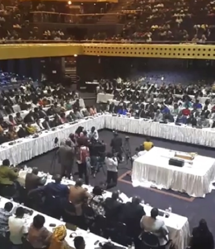 辛巴威國會21日啟動彈劾總統穆加比。   圖：翻攝辛巴威國會直播