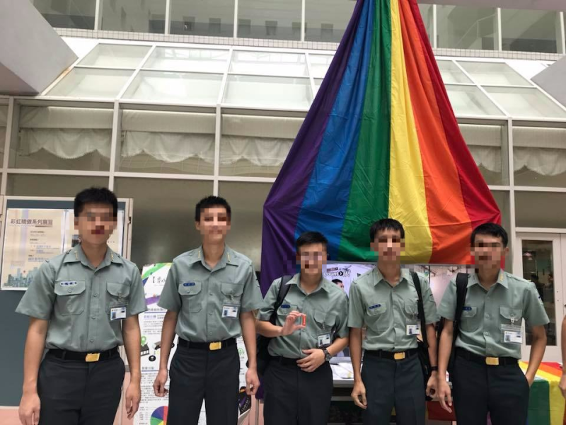 國防醫學院某系學會，10月下旬，於校園內舉辦「SCORA彩虹驕傲週」的活動。   圖 : 捍家盟/提供
