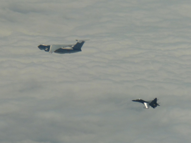 IL-78（圖左）及Su-30（圖右）。   圖 : 軍聞社／提供（資料照片）