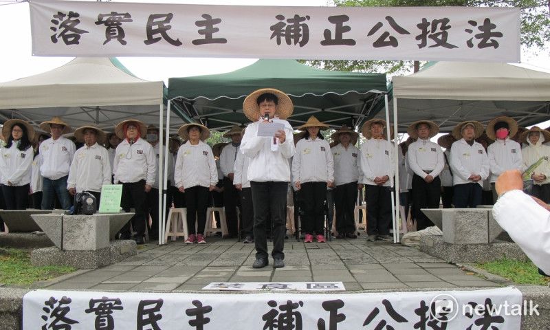 人民作主基金會董事長陳麗貴23日宣讀結束禁食聲明，並預告12月的抗爭活動。   圖：林朝億/攝