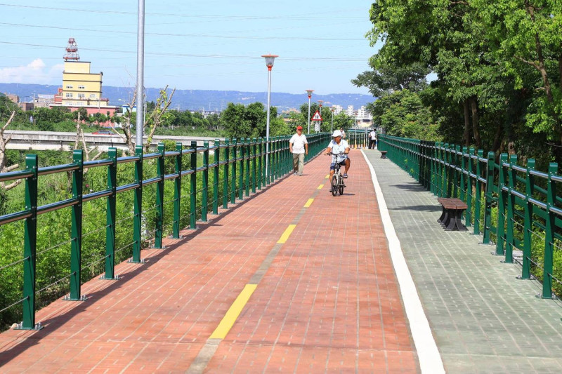 台中觀旅局以建置600公里自行車道為目標，營造更友善的騎乘環境。   圖：台中市政府/提供