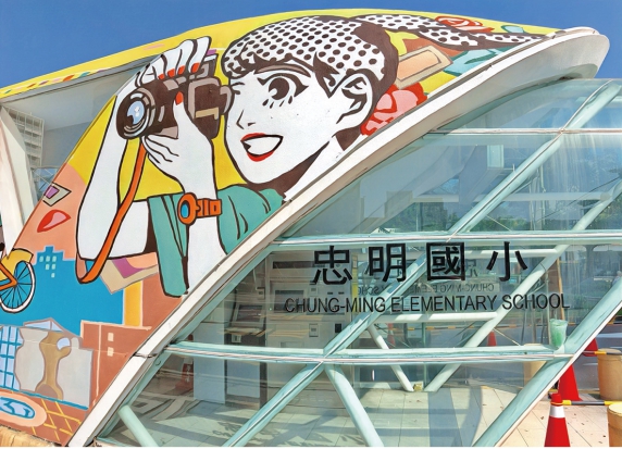 台中第一座大型動漫主題的彩繪公車站將於明(25)日完成。   圖：台中市政府/提供