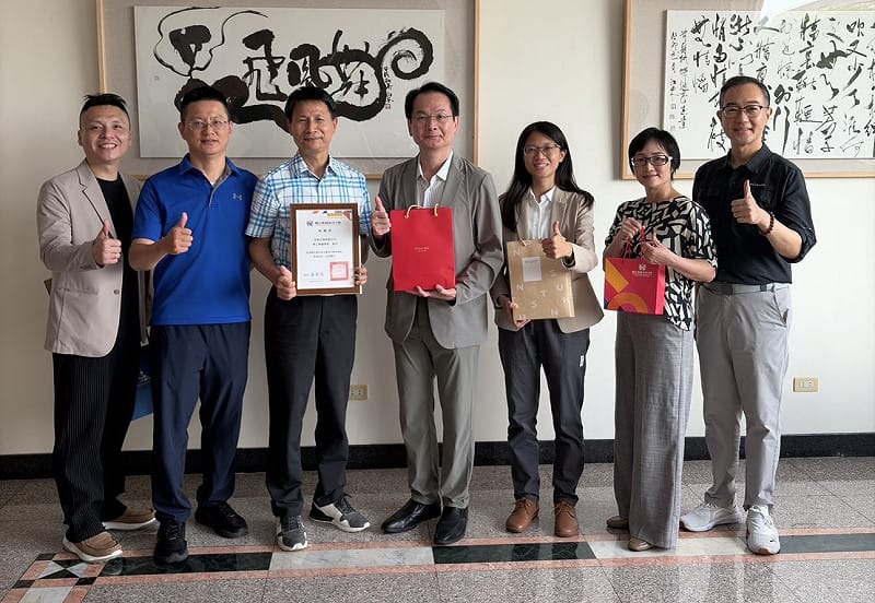 吳忠信(右四)率一級主管拜訪冠南企業有限公司董事長蔡江東(左三)。&nbsp;&nbsp;&nbsp;圖：高科大／提供