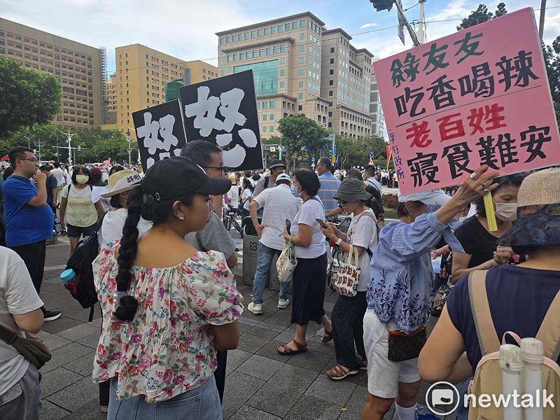 國民黨發起全台動員，讓凱道聚集的人潮滿到景福門。&nbsp;&nbsp;&nbsp;圖：黃建豪/攝