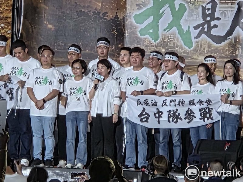 台中市長盧秀燕率領台中市政府團隊登上凱道舞台。&nbsp;&nbsp;&nbsp;圖：黃建豪/攝