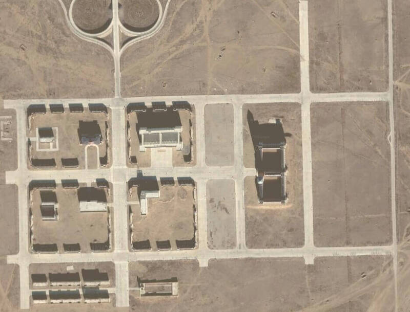 中國在內蒙古朱日和訓練基地複製台灣總統府、外交部等建築及周邊道路。圖為Google Earth 2018年12月的衛星影像。&nbsp;&nbsp;&nbsp;圖：取自Google Earth 網頁