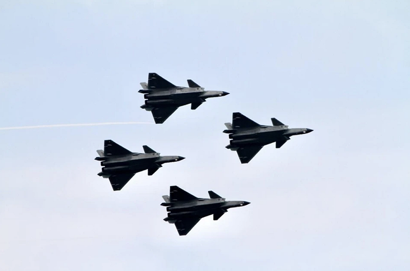 最新衛星情報顯示，中國正將最先進的第五代隱形戰鬥機殲-20（J-20）部署至更靠近印度北部邊境的空軍基地。&nbsp;&nbsp;&nbsp;圖：翻攝自 零度 Military