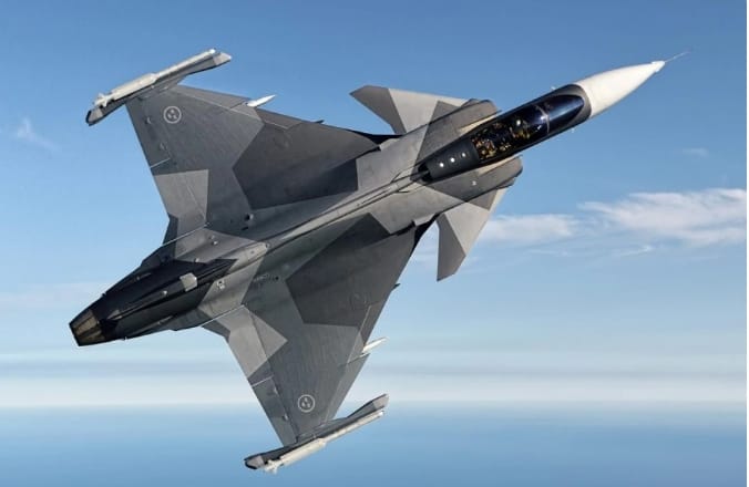  薩博鷹獅戰機。 圖 : 翻攝自零度Military 