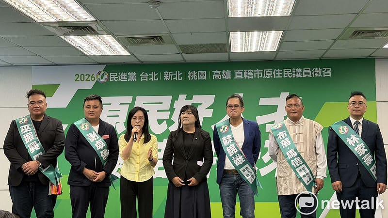  立委陳瑩、伍麗華陪同六位原住民議員參選人。 圖：高逸帆／攝 