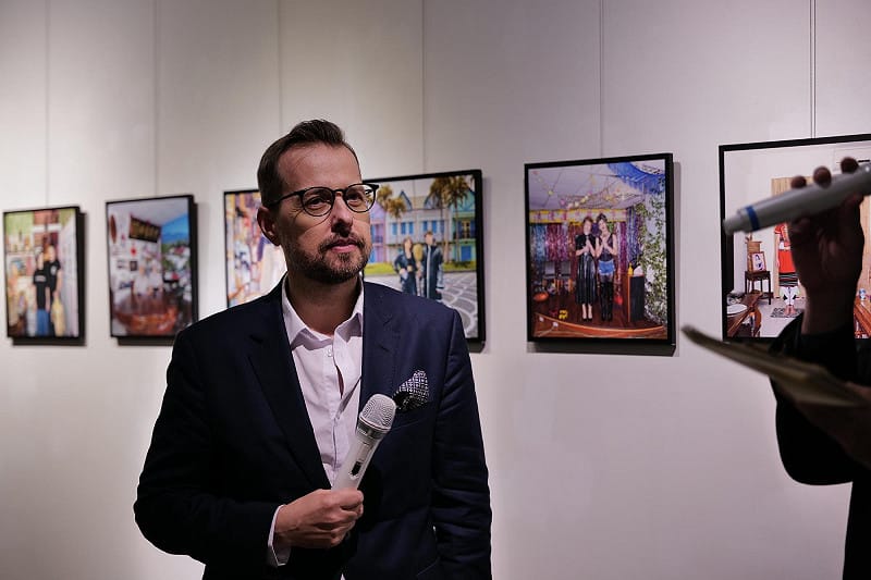 捷克中心台北主任Marketa出席捷克攝影藝術家Dita Pepe全新個展《自我肖像．在臺灣》（Self-Portraits in Taiwan）。&nbsp;&nbsp;&nbsp;圖：捷克中心台北提供