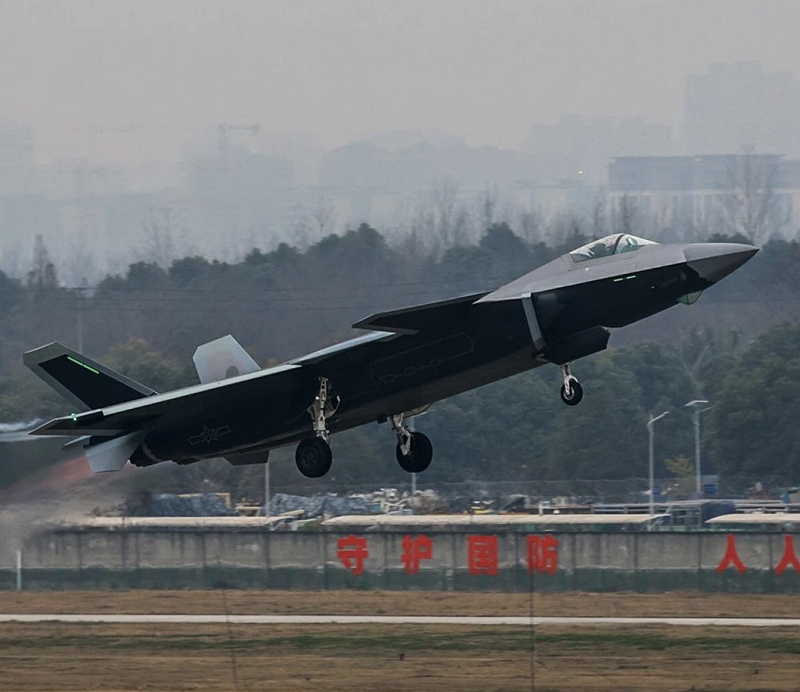 殲-20 採雙發動機、大型機體設計，主要任務則是執行遠程空優作戰，並以攻擊敵方預警機、空中加油機及偵察機等高價值空中目標為重點。&nbsp;&nbsp;&nbsp;圖：翻攝自  零度Military
