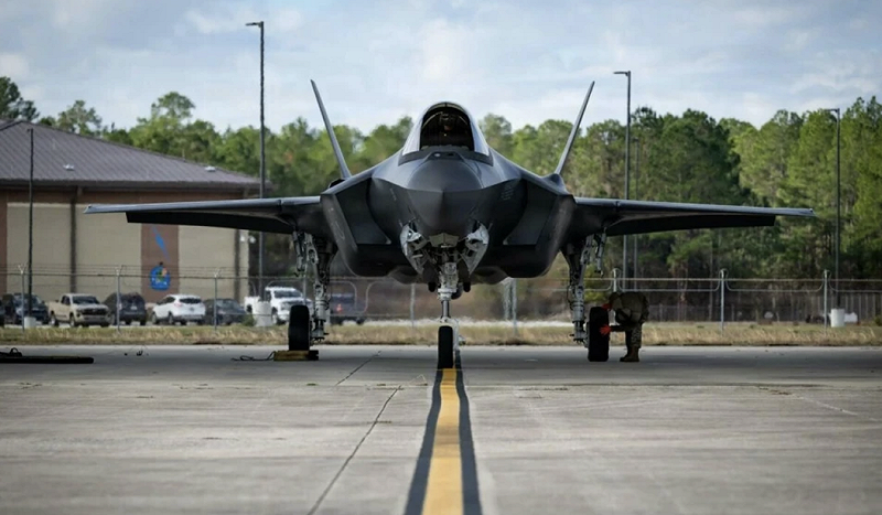 F-35則採用一台普惠公司的F135渦扇引擎，公開最大速度為1.6馬赫。&nbsp;&nbsp;&nbsp;圖：翻攝自  零度Military