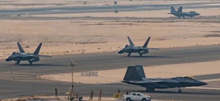 駐紮在卡達烏岱德空軍基地的美軍 F-22 戰機。&nbsp;&nbsp;&nbsp;圖 : 翻攝自軍事觀察
