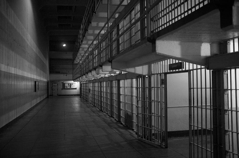 檢方原本要求判處科林·格雷 80 年監禁,辯方則希望刑期控制在 10 年。最終,法官針對兩項二級謀殺罪各判處 15 年監禁,其他刑期合併執行,因此總刑期確定為 15 年。 圖:翻攝自百度 檢方原本要求判處科林·格雷 80 年監禁,辯方則希望刑期控制在 10 年。最終,法官針對兩項二級謀殺罪各判處 15 年監禁,其他刑期合併執行,因此總刑期確定為 15 年。 圖:翻攝自百度