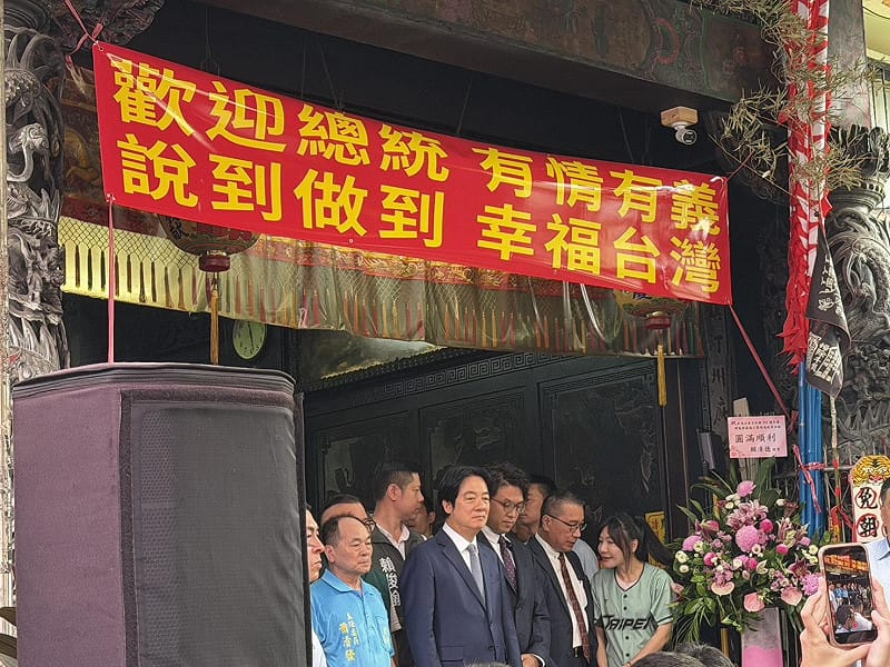 現場高喊歡迎總統、有情有義、說到做到、幸福台灣。 圖:高逸帆/攝 現場高喊歡迎總統、有情有義、說到做到、幸福台灣。 圖:高逸帆/攝