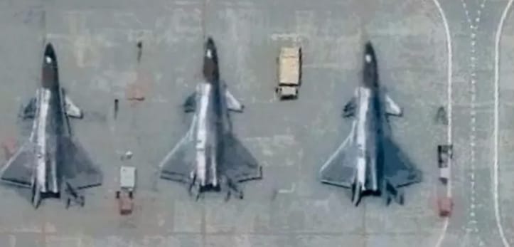 中國將早期版本的殲-20戰機部署在新疆、西藏等地邊界。 圖 : 翻攝自零度Military 中國將早期版本的殲-20戰機部署在新疆、西藏等地邊界。 圖 : 翻攝自零度Military
