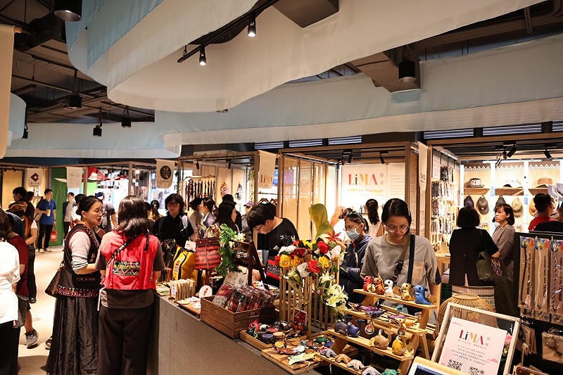 「Tabe札哈木樂原」正式開箱啟用。台南市政府舉辦盛大開幕活動，由札哈木樂舞集及原住民洄瀾舞集帶來精彩開場演出，並邀請原住民族委員會主委曾智勇Ljaucu‧Zingrur等多位貴賓，與台南市長黃偉哲等人共同迎接台南原住民族文化發展的重要里程碑。&nbsp;&nbsp;&nbsp;圖：台南市政府/提供