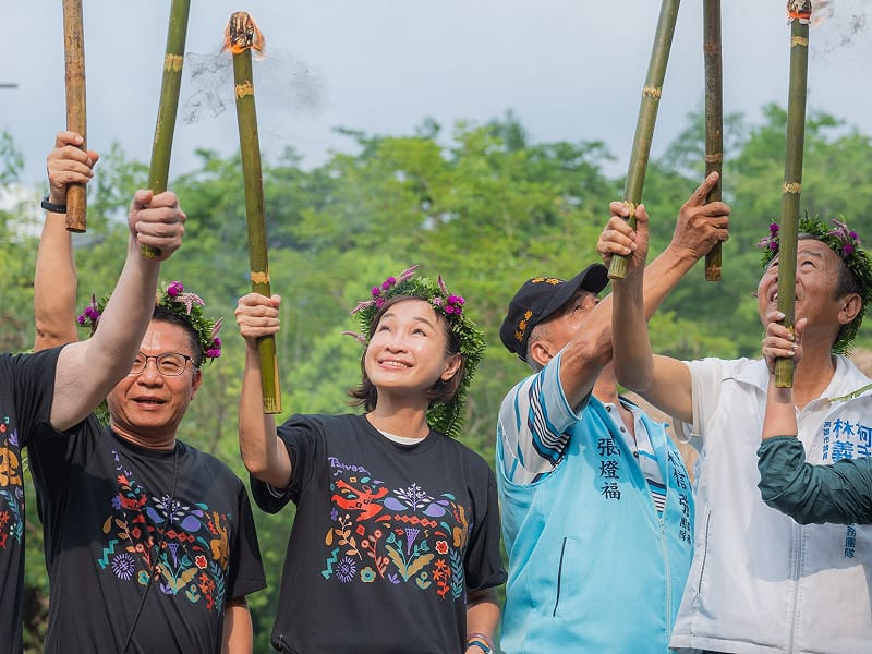 柯志恩(左二)表示文化是原住民族最珍貴的資產，也是高雄這座多元城市最重要的根基。&nbsp;&nbsp;&nbsp;圖：柯志恩競辦／提供