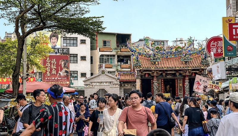 風箏節為旗津老街帶來滿滿的遊客。&nbsp;&nbsp;&nbsp;圖：高雄市觀光局／提供