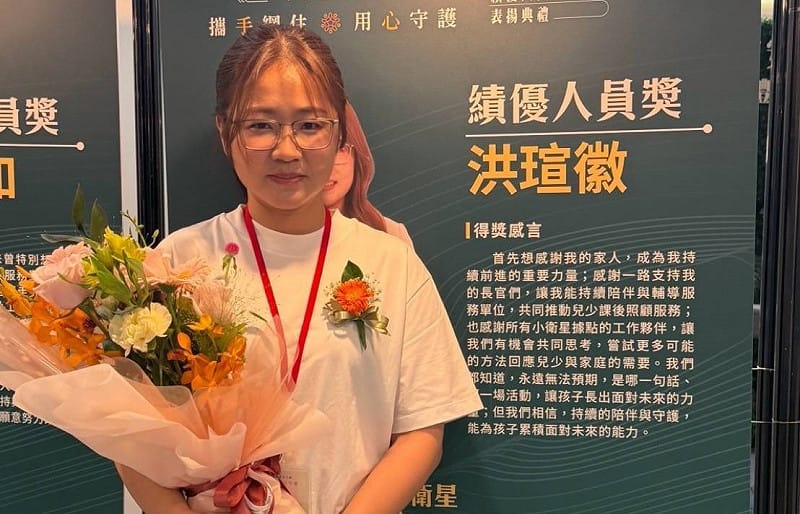洪瑄徽積極推動「守護家庭小衛星」方案，成功輔導民間團體在每個行政區布建兒少據點，服務覆蓋率達成100%。&nbsp;&nbsp;&nbsp;圖：高雄市社會局／提供