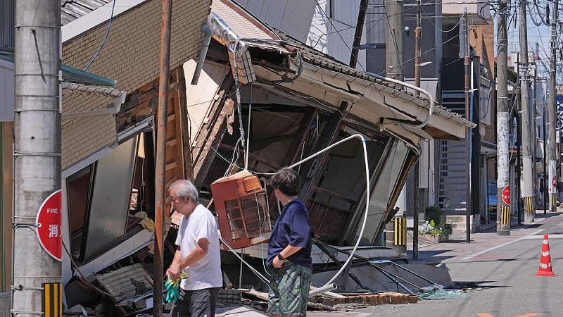 熊本全縣至今仍有近 7 萬戶住宅無水可用，加上當地正遭受酷熱高溫肆虐，恐增加民眾中暑風險。&nbsp;&nbsp;&nbsp;圖：翻攝自 Ｘ @sankeidenshiban