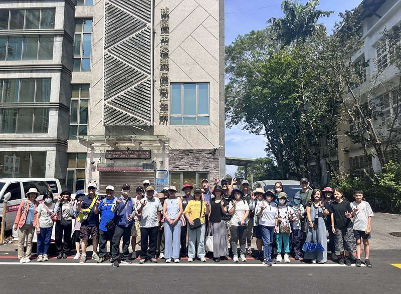 人權體驗營抵達桃園復興泰雅部落，首先參訪樂信．瓦旦出任公醫的角板山衞生所。該衞生所現已改為新式建築。&nbsp;&nbsp;&nbsp;圖：國家人權館提供