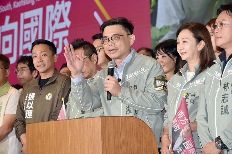 賴瑞隆(中)承諾提升農漁水利產業競爭力，開創高雄下一個黃金時代。&nbsp;&nbsp;&nbsp;圖：賴瑞隆辦公室／提供