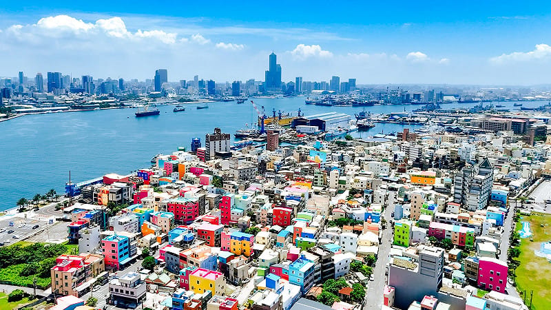 登旗津燈塔可欣賞高雄港灣景致。&nbsp;&nbsp;&nbsp;圖：高雄市觀光局／提供