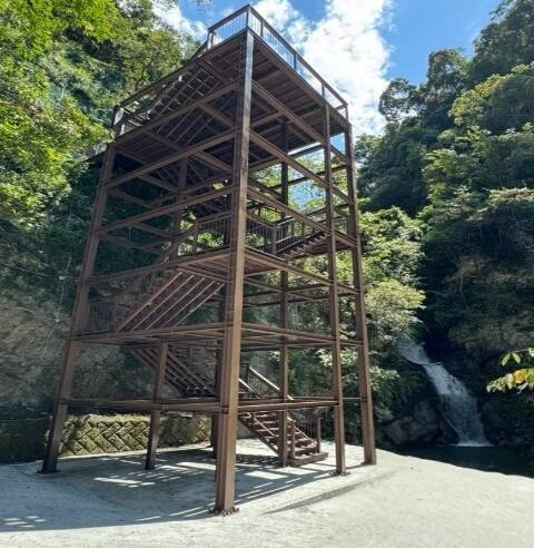 新設「景觀樓梯塔」來替代舊有步道。萬一未來再發生地震或風災，遊客即可直接避開脆弱的危險路段。&nbsp;&nbsp;&nbsp;圖：南投縣政府／提供