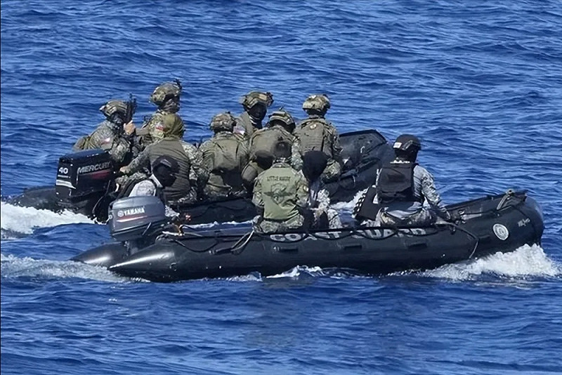  中國解放軍、海警在黃岩島展開聯合演訓。 圖：翻攝自李雲飛Afey 