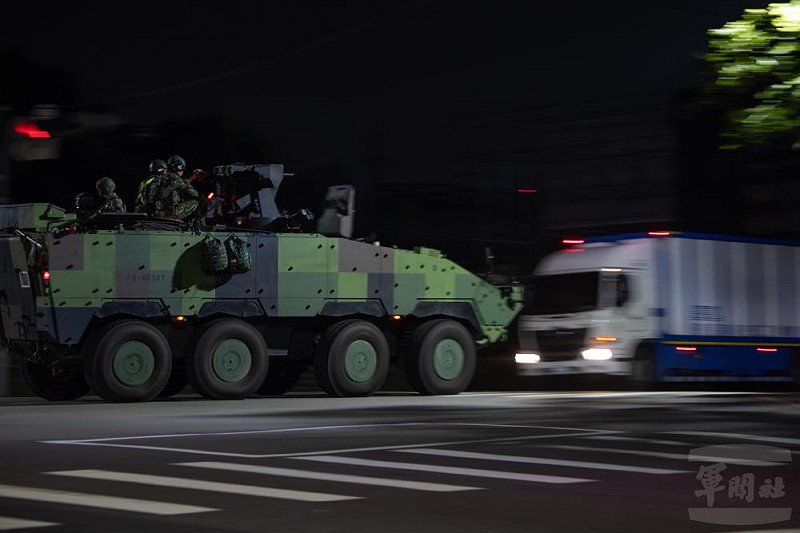 CM33裝步戰鬥車快速機動。&nbsp;&nbsp;&nbsp;圖：CM21裝甲車快速移動。（軍聞社記者吳柏融拍攝）