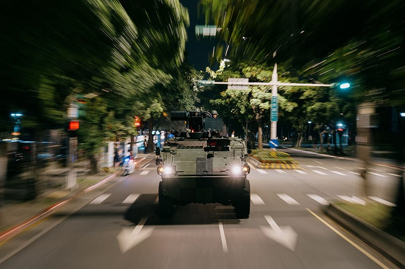 漢光演習模擬總統府遇襲，憲兵與雲豹裝甲車護送總統賴清德轉進衡山指揮所，首度參與萬鈞車隊演練。&nbsp;&nbsp;&nbsp;圖：總統府/提供