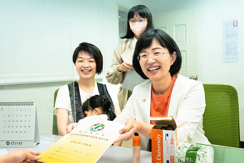 新旺集瓷品牌總監吳佳樺表示，她非常感謝蘇巧慧在她人生這10年裡，帶來很大的影響與指導，就像是一位很厲害的「超人」，隨時在後面支持著。&nbsp;&nbsp;&nbsp;圖：蘇巧慧競選辦公室提供