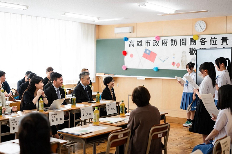 高雄訪團聆聽田名部高校英語社學生發表。&nbsp;&nbsp;&nbsp;圖：高雄市教育局／提供