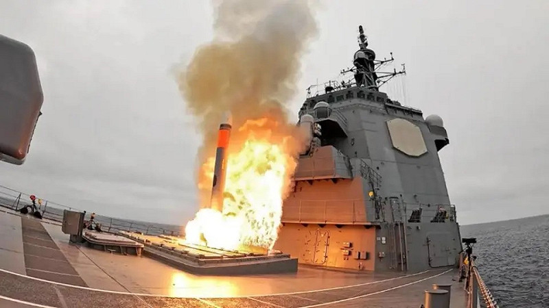  海上自衛隊金剛級宙斯盾驅逐艦鳥海號在美國西海岸成功完成戰斧飛彈的實彈試射。 圖：翻攝自澎湃新聞 
