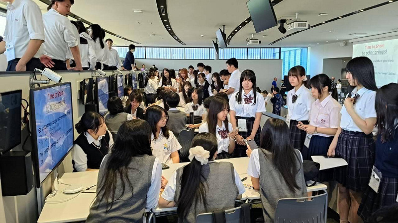 高雄學生與來自不同國家的青年交流互動。&nbsp;&nbsp;&nbsp;圖：高雄市教育局／提供