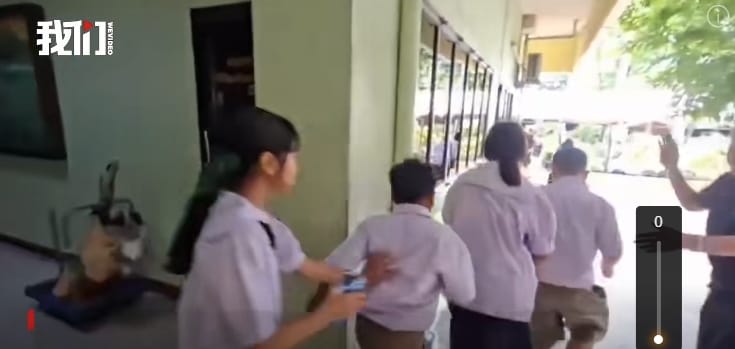 泰國暖武裡府一所學校今 ( 7 ) 日發生重大槍擊案，學生們在老師的指引下逃到安全地帶。&nbsp;&nbsp;&nbsp;圖 : 影片截圖