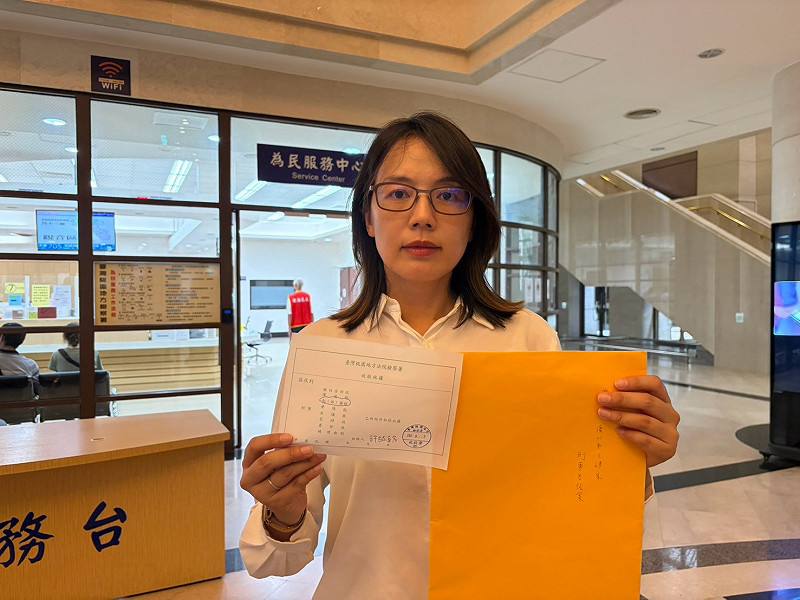 小民參政歐巴桑聯盟沈佩玲今（7）日上午前往台灣桃園地方檢察署，告發「廣川漾」、「廣川市1」疑涉加重詐欺。&nbsp;&nbsp;&nbsp;圖：沈佩玲辦公室 提供