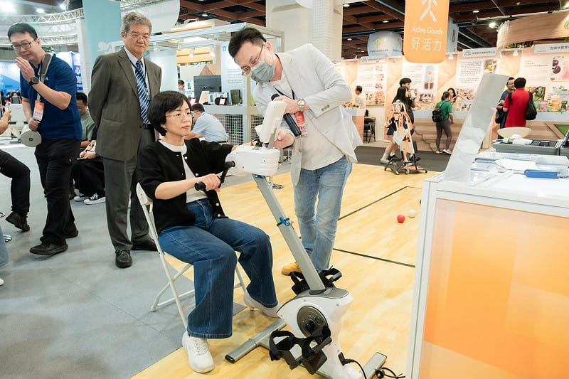 蘇巧慧表示，無論都市或偏遠地區，政府都有責任透過新觀念、新技術，讓長輩活得健康快樂、延緩老化。&nbsp;&nbsp;&nbsp;圖：蘇巧慧競辦提供