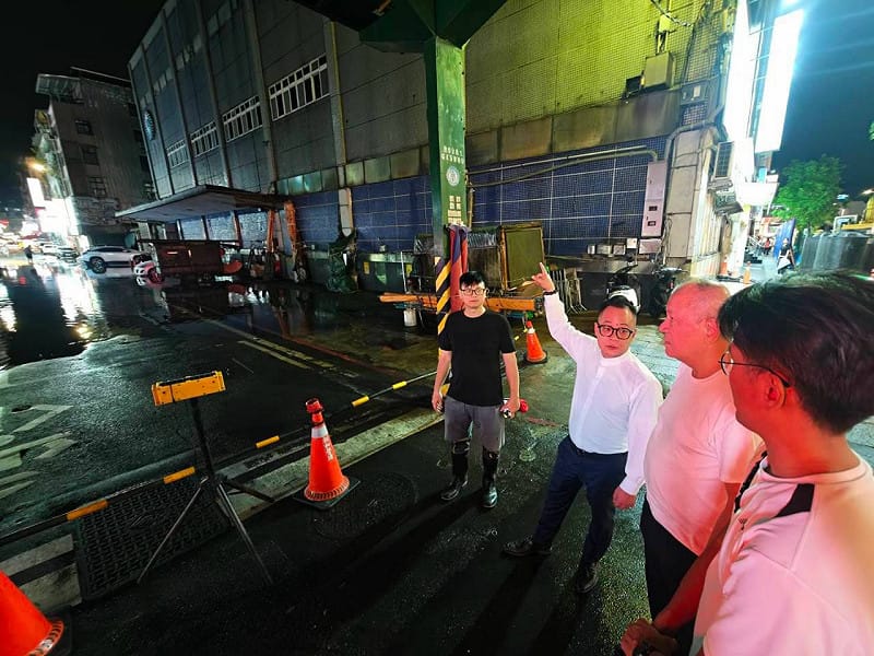 基隆市區淹水，童子瑋趕赴現場了解。&nbsp;&nbsp;&nbsp;圖：童子瑋辦公室/提供 