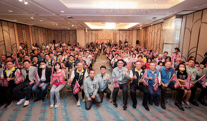 賴瑞隆成立「高雄市獸醫師暨寵物商業同業公會後援會」，同黨民代、參選人、獸醫師及寵物產業界夥伴到場力挺。&nbsp;&nbsp;&nbsp;圖：賴瑞隆競辦／提供