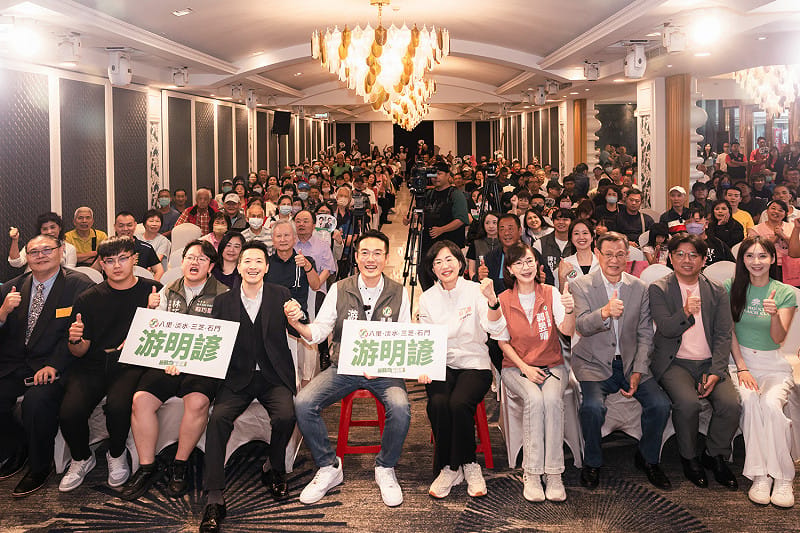 新北市長候選人、立法委員蘇巧慧今（9）日和新北市議員候選人游明諺共同舉辦基層座談會。蘇巧慧和游明諺一進場，就受到上百名支持者熱烈歡迎。&nbsp;&nbsp;&nbsp;圖：蘇巧慧競選辦公室提供