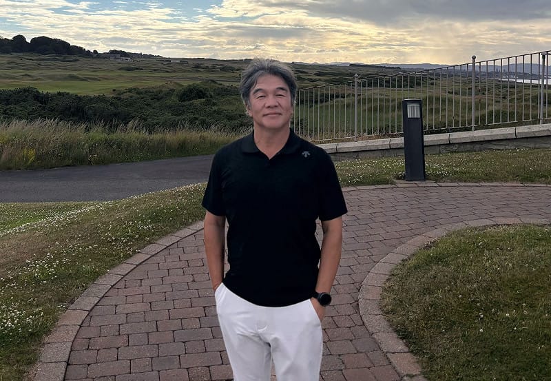 王必勝回憶陳時中選前淋雨道歉：明知代價仍選擇面對。&nbsp;&nbsp;&nbsp;王必勝臉書